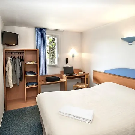 Otel Brit Essentiel Saint-flour 2*